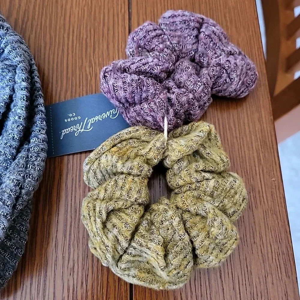 Universal Thread Hair Accessories NWT‎ 3 Piece Bundle Hair Scrunchies & Headwrap